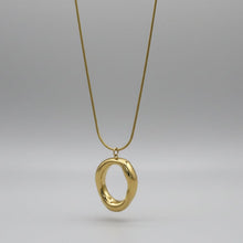 Cargar imagen en el visor de la galería, collar irregular grande dorado