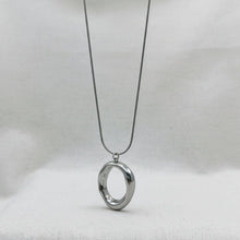 Cargar imagen en el visor de la galería, Collar irregular grande plateado