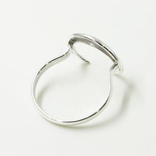Cargar imagen en el visor de la galería, ANILLO LUNA INVERTIDA - Vicenç Silver