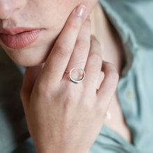 Cargar imagen en el visor de la galería, Anillo luna invertida