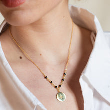 Cargar imagen en el visor de la galería, Collar estrella polar y piedras oro