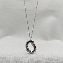 Cargar imagen en el visor de la galería, collar irregular acero
